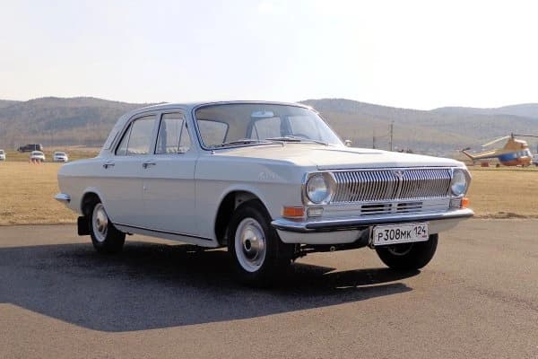“Volga”dan tortib “Moskvich”gacha: yarim asrlik mashinalarga ta'qiq kelmoqdami?