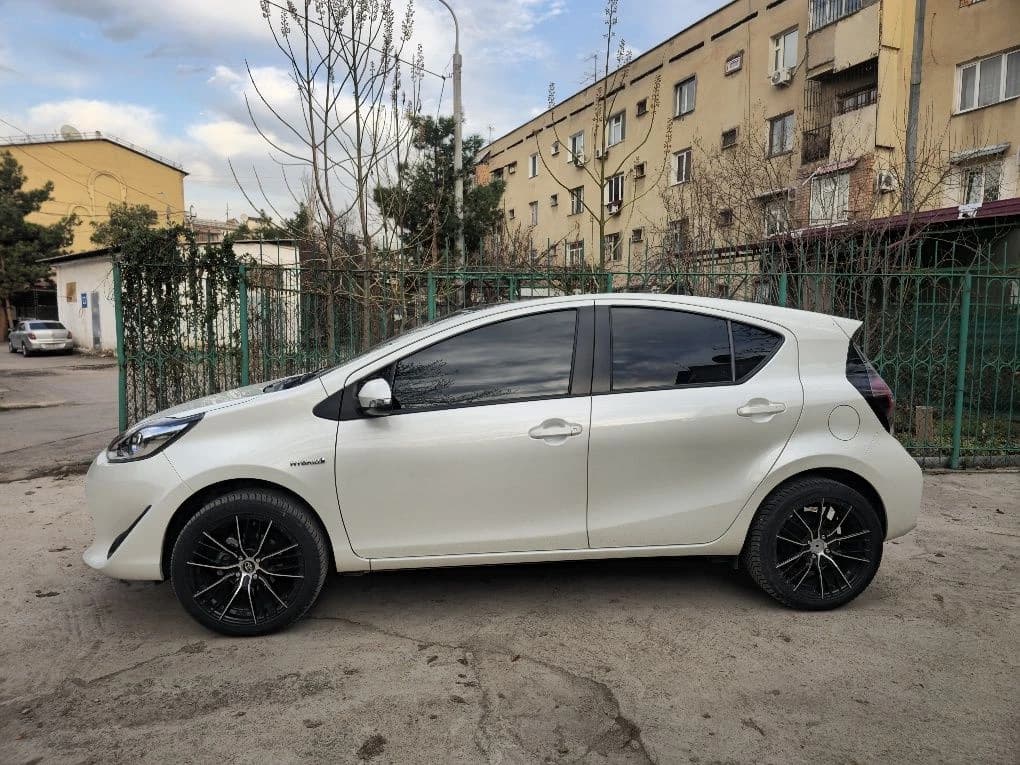 Toyota Prius v (+), 2021, Qashqadaryo – 1